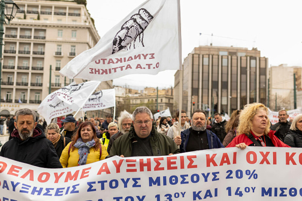 Grevă generală în Grecia. Peste 15.000 de oameni au manifestat la Atena și Salonic. „Nedreptatea ne sufocă”. GALERIE FOTO - Imaginea 4