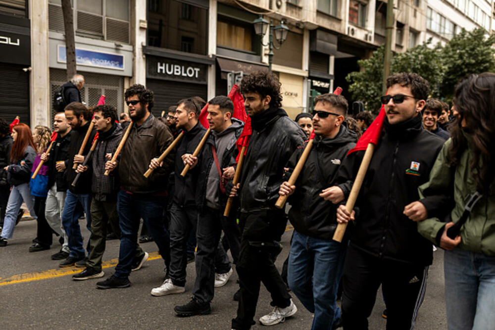 Grevă generală în Grecia. Peste 15.000 de oameni au manifestat la Atena și Salonic. „Nedreptatea ne sufocă”. GALERIE FOTO - Imaginea 5