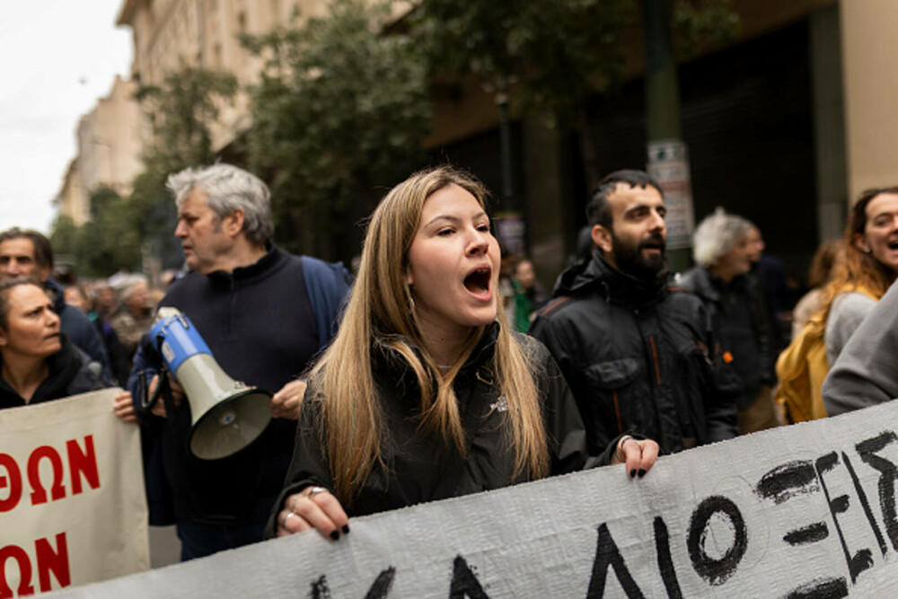Grevă generală în Grecia. Peste 15.000 de oameni au manifestat la Atena și Salonic. „Nedreptatea ne sufocă”. GALERIE FOTO - Imaginea 6