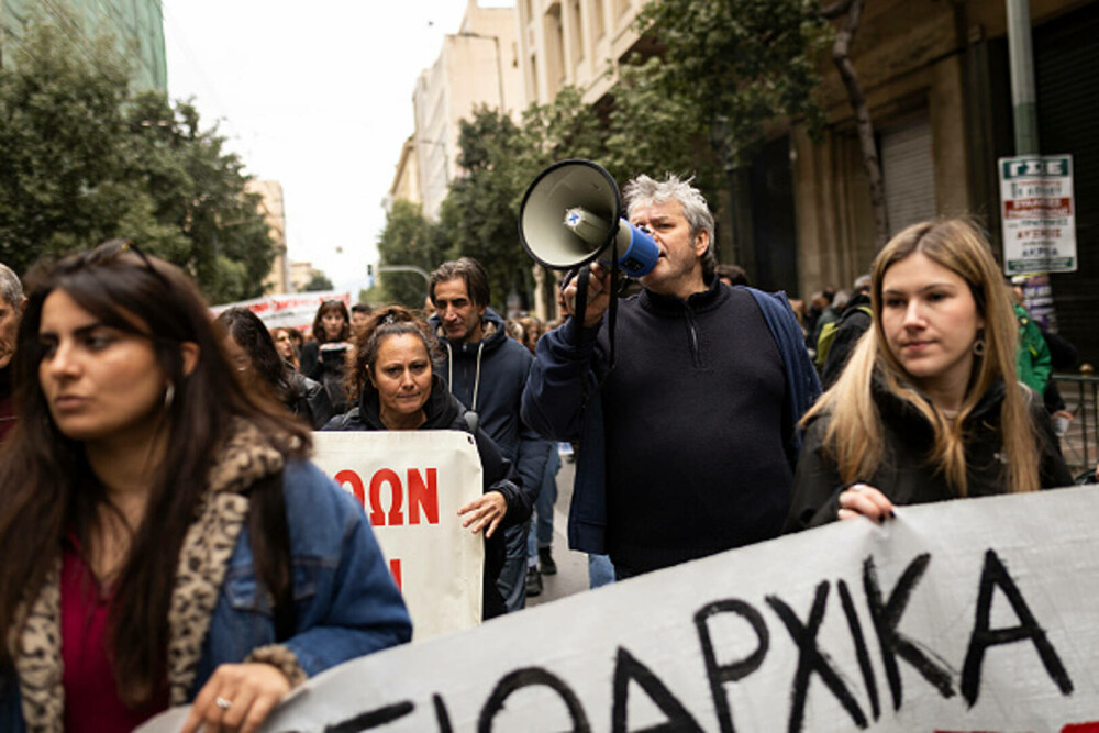 Grevă generală în Grecia. Peste 15.000 de oameni au manifestat la Atena și Salonic. „Nedreptatea ne sufocă”. GALERIE FOTO - Imaginea 10