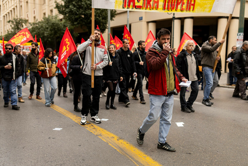 Grevă generală în Grecia. Peste 15.000 de oameni au manifestat la Atena și Salonic. „Nedreptatea ne sufocă”. GALERIE FOTO - Imaginea 11