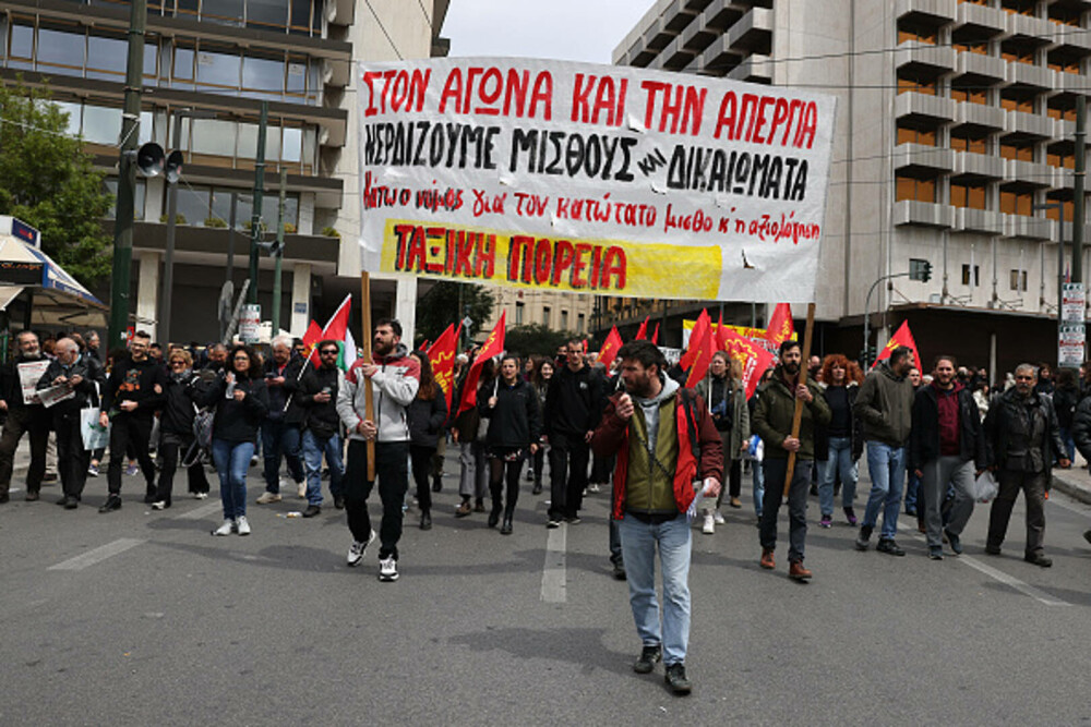 Grevă generală în Grecia. Peste 15.000 de oameni au manifestat la Atena și Salonic. „Nedreptatea ne sufocă”. GALERIE FOTO - Imaginea 13