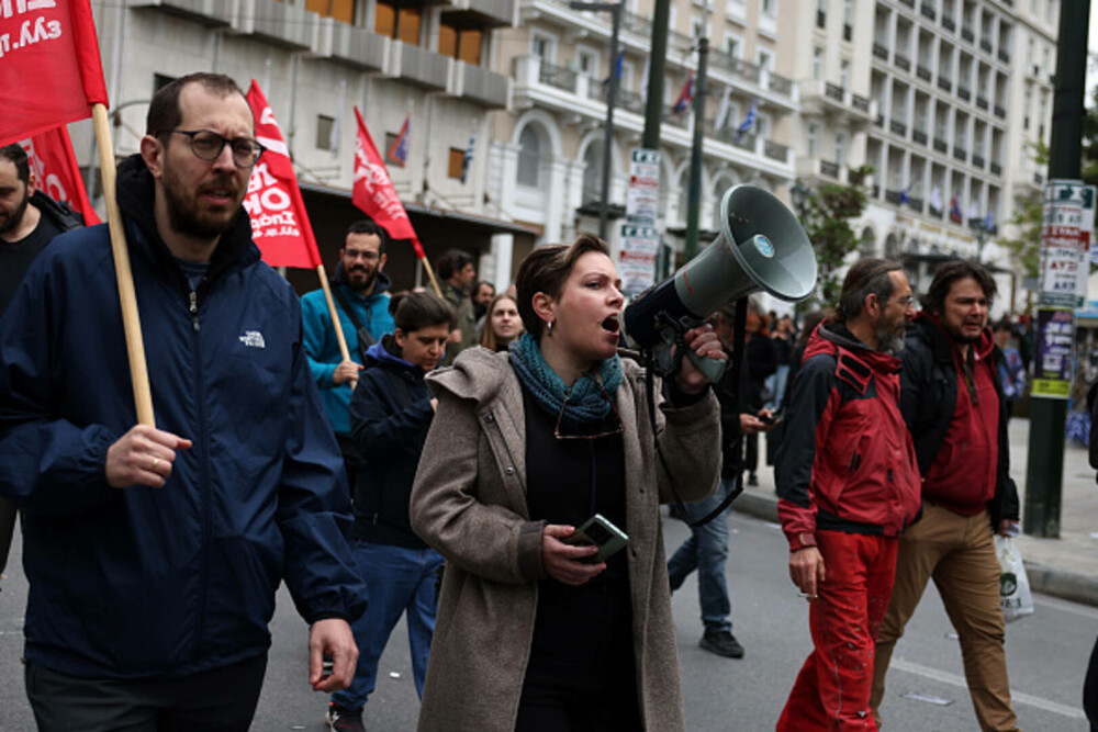 Grevă generală în Grecia. Peste 15.000 de oameni au manifestat la Atena și Salonic. „Nedreptatea ne sufocă”. GALERIE FOTO - Imaginea 15