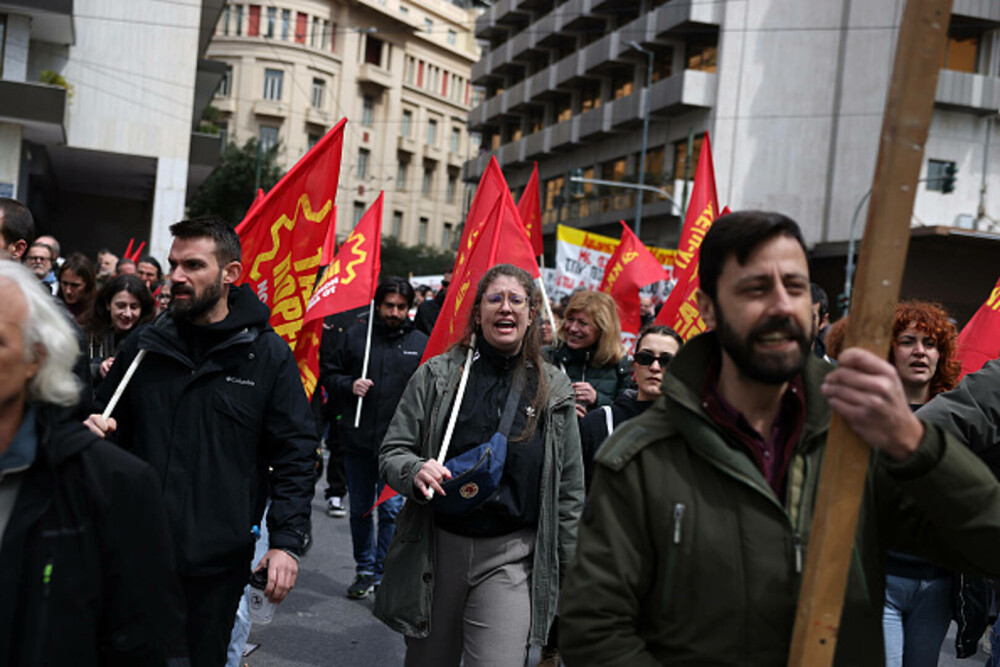 Grevă generală în Grecia. Peste 15.000 de oameni au manifestat la Atena și Salonic. „Nedreptatea ne sufocă”. GALERIE FOTO - Imaginea 17