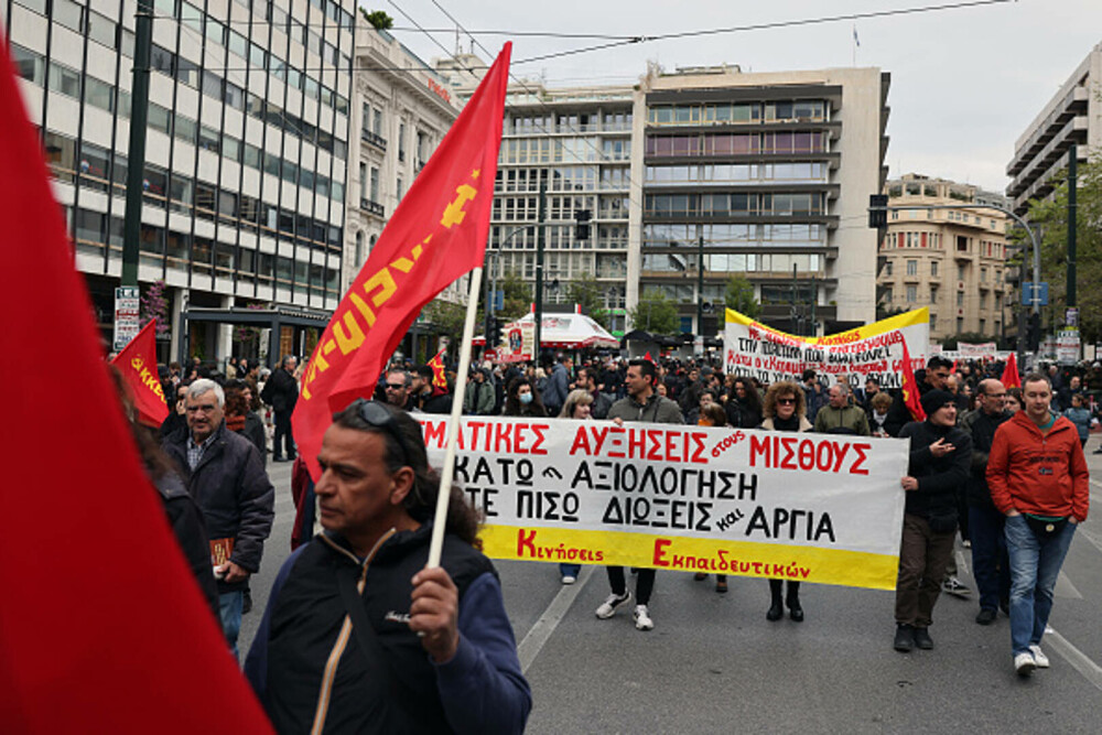 Grevă generală în Grecia. Peste 15.000 de oameni au manifestat la Atena și Salonic. „Nedreptatea ne sufocă”. GALERIE FOTO - Imaginea 19