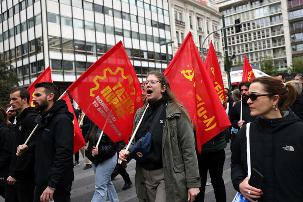 Grevă generală în Grecia. Peste 15.000 de oameni au manifestat la Atena și Salonic. „Nedreptatea ne sufocă”. GALERIE FOTO - Imaginea 23