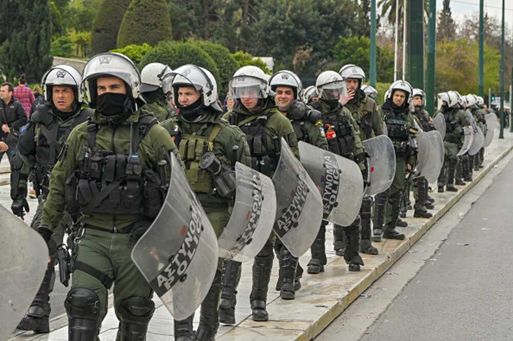 Grevă generală în Grecia. Peste 15.000 de oameni au manifestat la Atena și Salonic. „Nedreptatea ne sufocă”. GALERIE FOTO - Imaginea 27