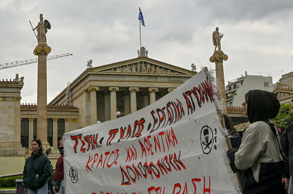 Grevă generală în Grecia. Peste 15.000 de oameni au manifestat la Atena și Salonic. „Nedreptatea ne sufocă”. GALERIE FOTO - Imaginea 28