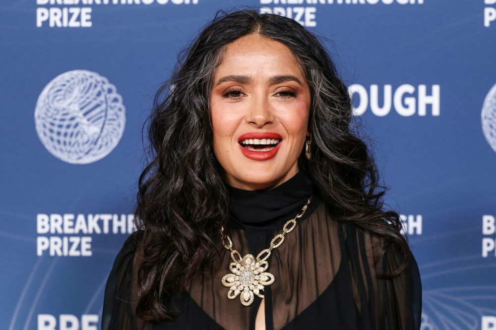Salma Hayek a întors toate privirile pe covorul roșu. Un detaliu neașteptat a făcut diferența. FOTO - Imaginea 6