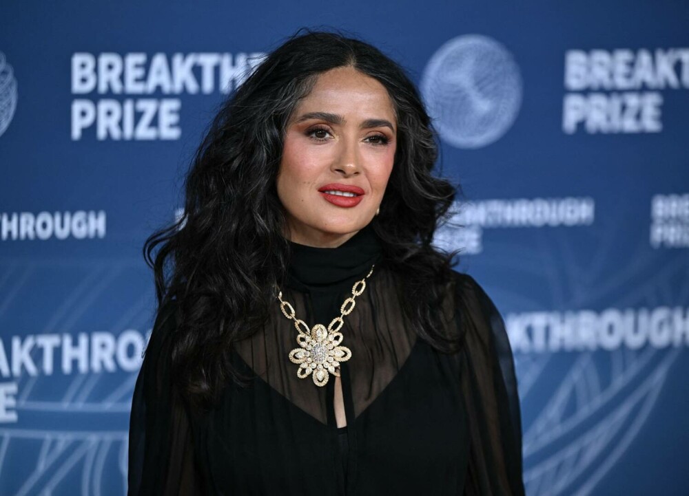 Salma Hayek a întors toate privirile pe covorul roșu. Un detaliu neașteptat a făcut diferența. FOTO - Imaginea 7