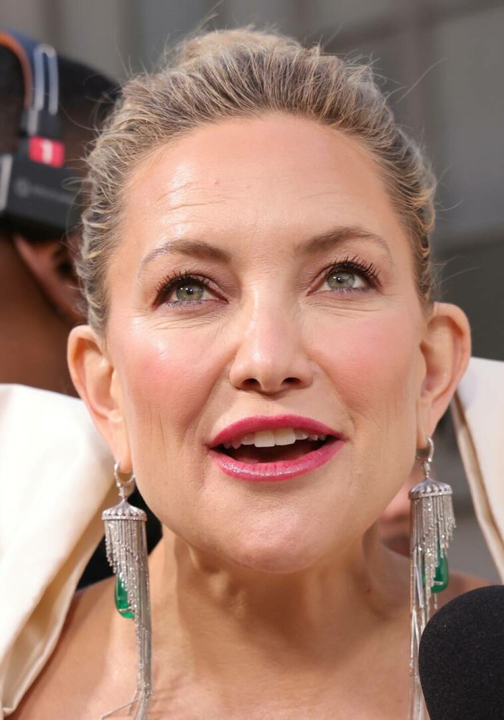 Kate Hudson, apariție spectaculoasă pe covorul roșu. Actrița a strălucit într-o rochie îndrăzneață. FOTO - Imaginea 6
