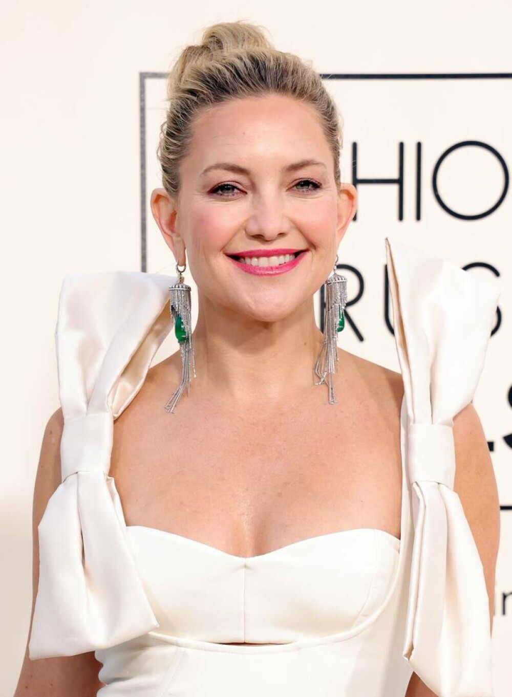 Kate Hudson, apariție spectaculoasă pe covorul roșu. Actrița a strălucit într-o rochie îndrăzneață. FOTO - Imaginea 11