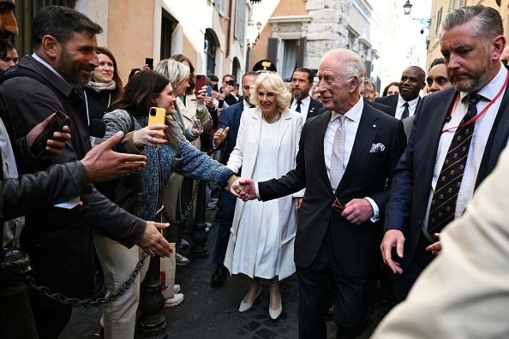 Regina Camilla a sărbătorit 20 de ani de căsătorie cu pizza şi îngheţată italiană. GALERIE FOTO - Imaginea 13