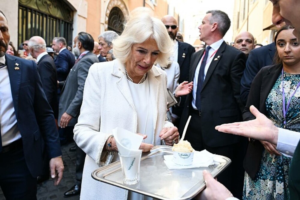 Regina Camilla a sărbătorit 20 de ani de căsătorie cu pizza şi îngheţată italiană. GALERIE FOTO - Imaginea 14