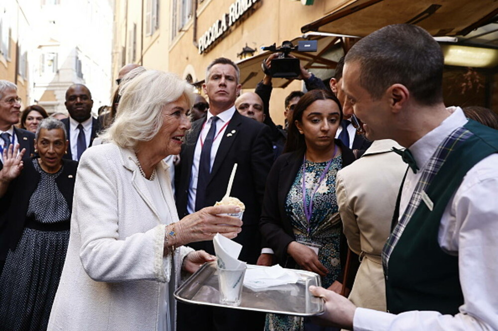 Papa Francisc i-a primit pe regele Charles şi regina Camilla la Vatican. Ce le-a transmis Suveranul Pontif - Imaginea 19