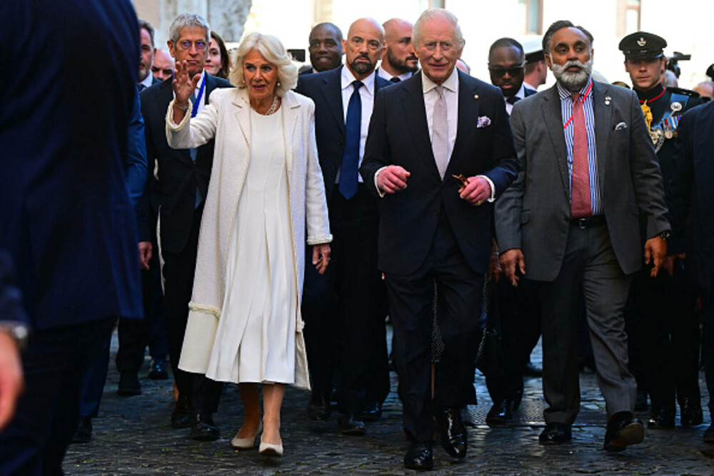 Regina Camilla a sărbătorit 20 de ani de căsătorie cu pizza şi îngheţată italiană. GALERIE FOTO - Imaginea 3