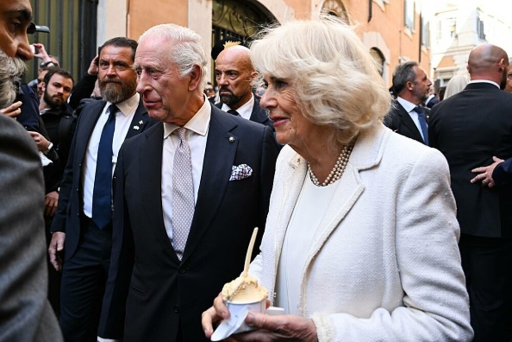 Papa Francisc i-a primit pe regele Charles şi regina Camilla la Vatican. Ce le-a transmis Suveranul Pontif - Imaginea 20