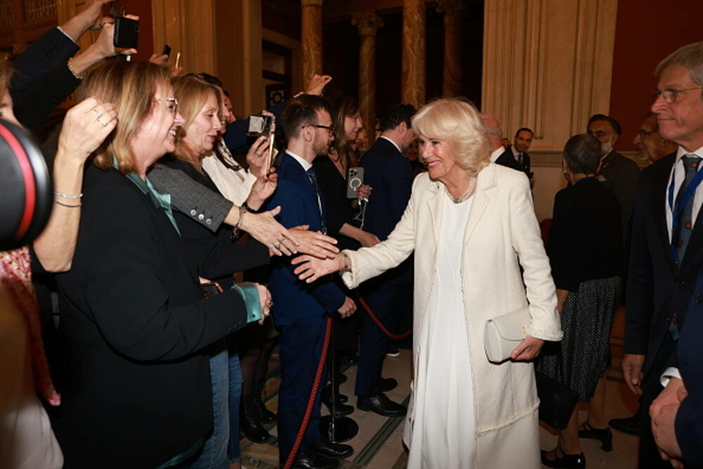 Regina Camilla a sărbătorit 20 de ani de căsătorie cu pizza şi îngheţată italiană. GALERIE FOTO - Imaginea 23