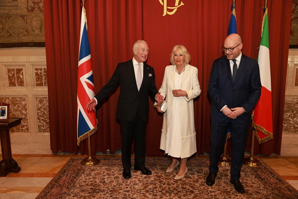 Regina Camilla a sărbătorit 20 de ani de căsătorie cu pizza şi îngheţată italiană. GALERIE FOTO - Imaginea 28