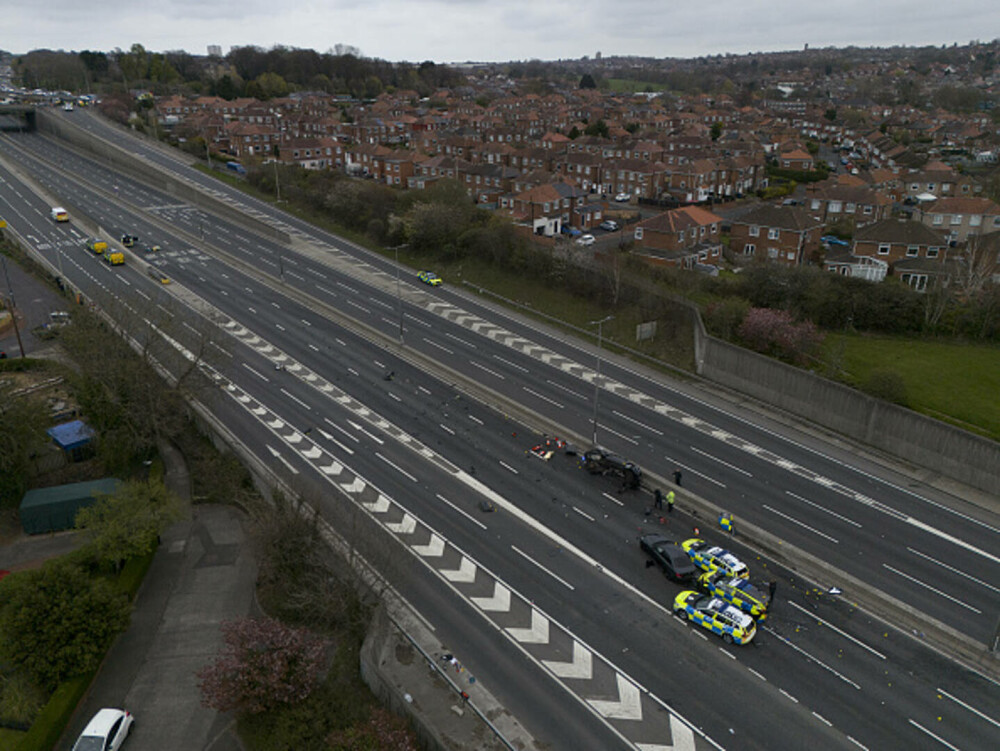 Accident devastator. Șapte polițiști la spital și 5 autospeciale făcute praf după ce au încercat să oprească un BMW, în UK - Imaginea 16
