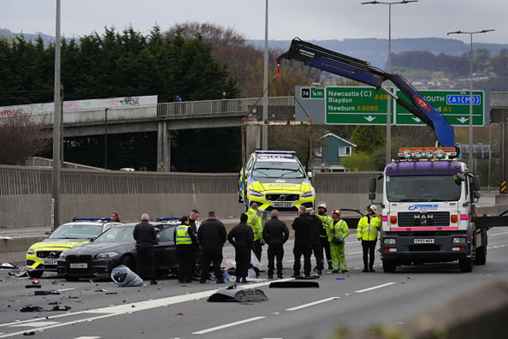 Accident devastator. Șapte polițiști la spital și 5 autospeciale făcute praf după ce au încercat să oprească un BMW, în UK - Imaginea 3