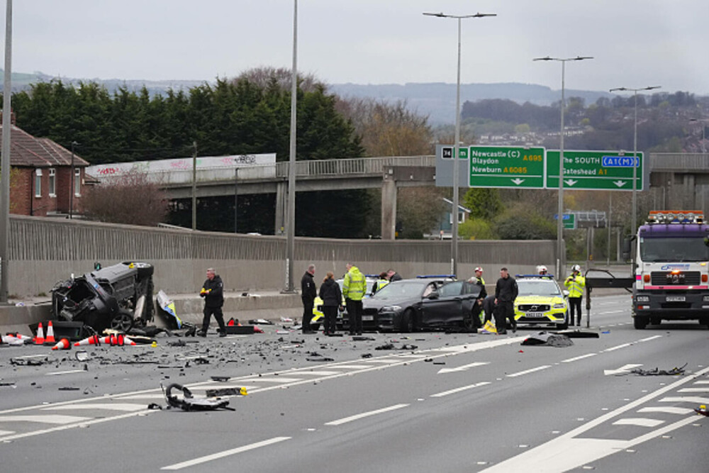 Accident devastator. Șapte polițiști la spital și 5 autospeciale făcute praf după ce au încercat să oprească un BMW, în UK - Imaginea 18