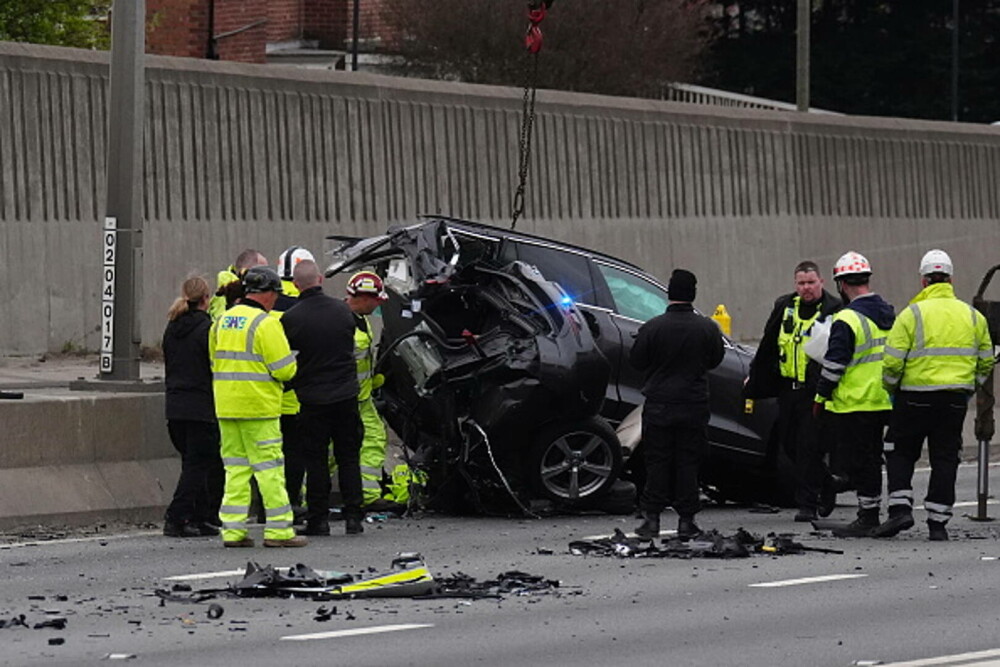 Accident devastator. Șapte polițiști la spital și 5 autospeciale făcute praf după ce au încercat să oprească un BMW, în UK - Imaginea 25