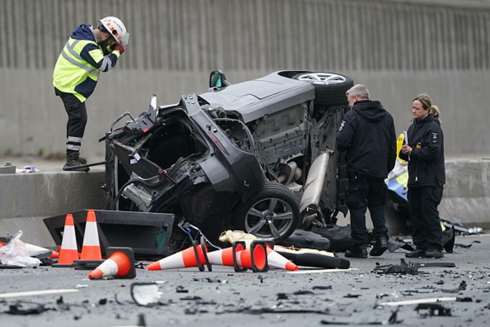 Accident devastator. Șapte polițiști la spital și 5 autospeciale făcute praf după ce au încercat să oprească un BMW, în UK - Imaginea 7