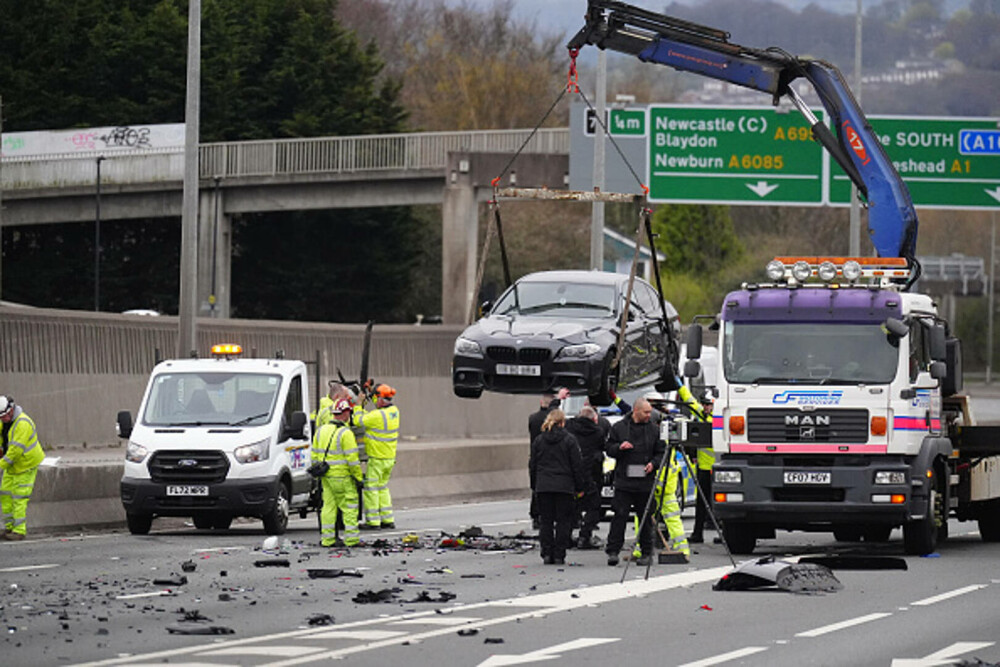 Accident devastator. Șapte polițiști la spital și 5 autospeciale făcute praf după ce au încercat să oprească un BMW, în UK - Imaginea 6