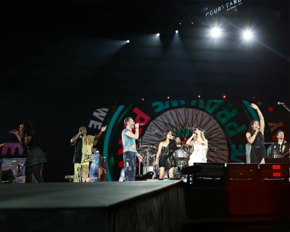 Artista care a deschis concertul Coldplay din Mumbai, huiduită de fani. Reacția cântăreței. „Este o presiune uriașă” - Imaginea 6