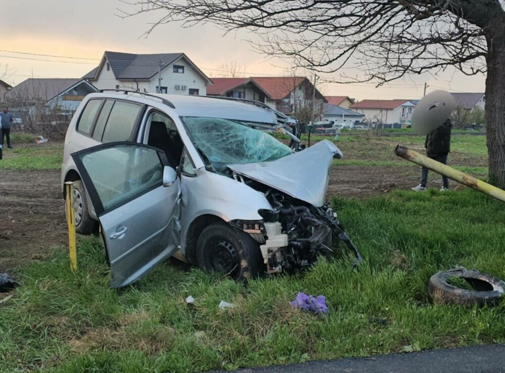 O femeie de 26 ani și un bărbat de 34 ani au murit după ce s-au lovit frontal cu mașinile, în județul Constanța - Imaginea 1