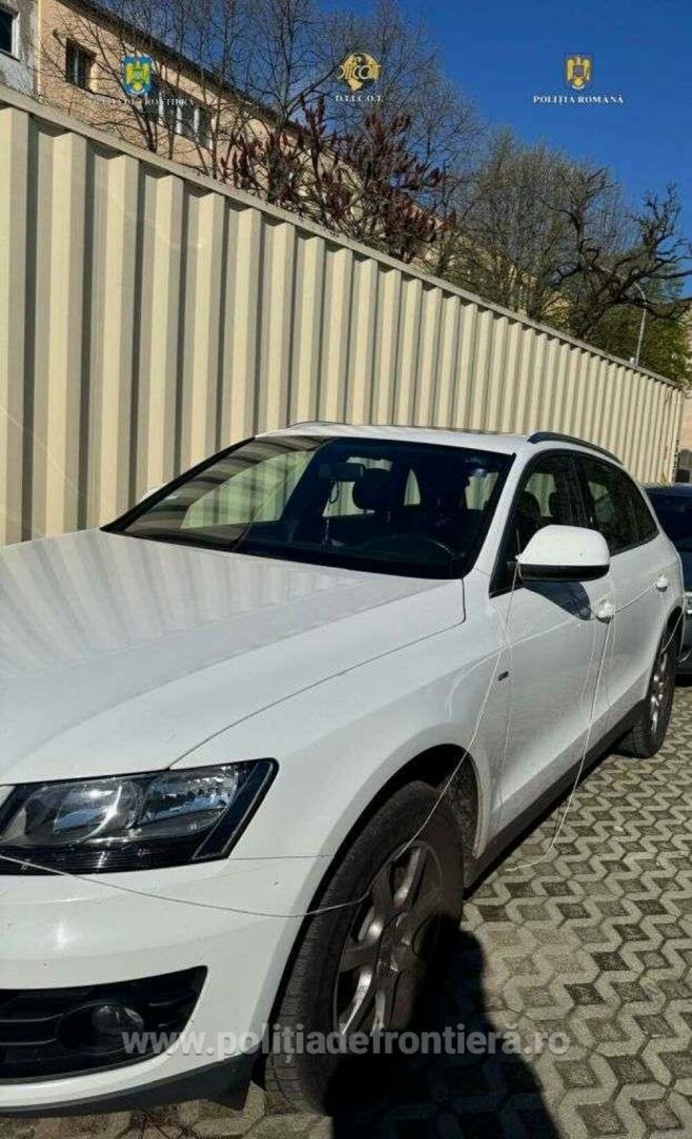 Patru persoane au fost reţinute după ce au fost prinse cu pungi de plastic în mașină. Ce au descoperit polițiștii. FOTO - Imaginea 2