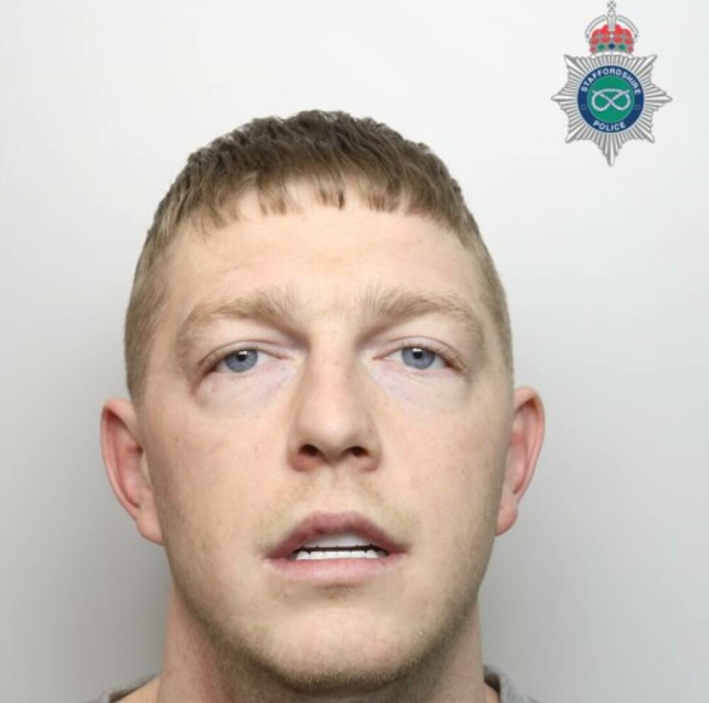 Trei bărbați i-au atacat pe angajații de la salubrizare cu mai multe topoare, într-un oraș din Marea Britanie. VIDEO - Imaginea 2