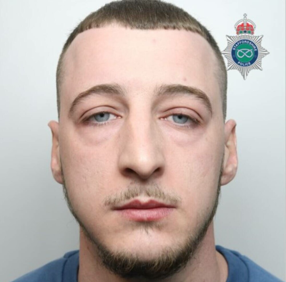 Trei bărbați i-au atacat pe angajații de la salubrizare cu mai multe topoare, într-un oraș din Marea Britanie. VIDEO - Imaginea 3