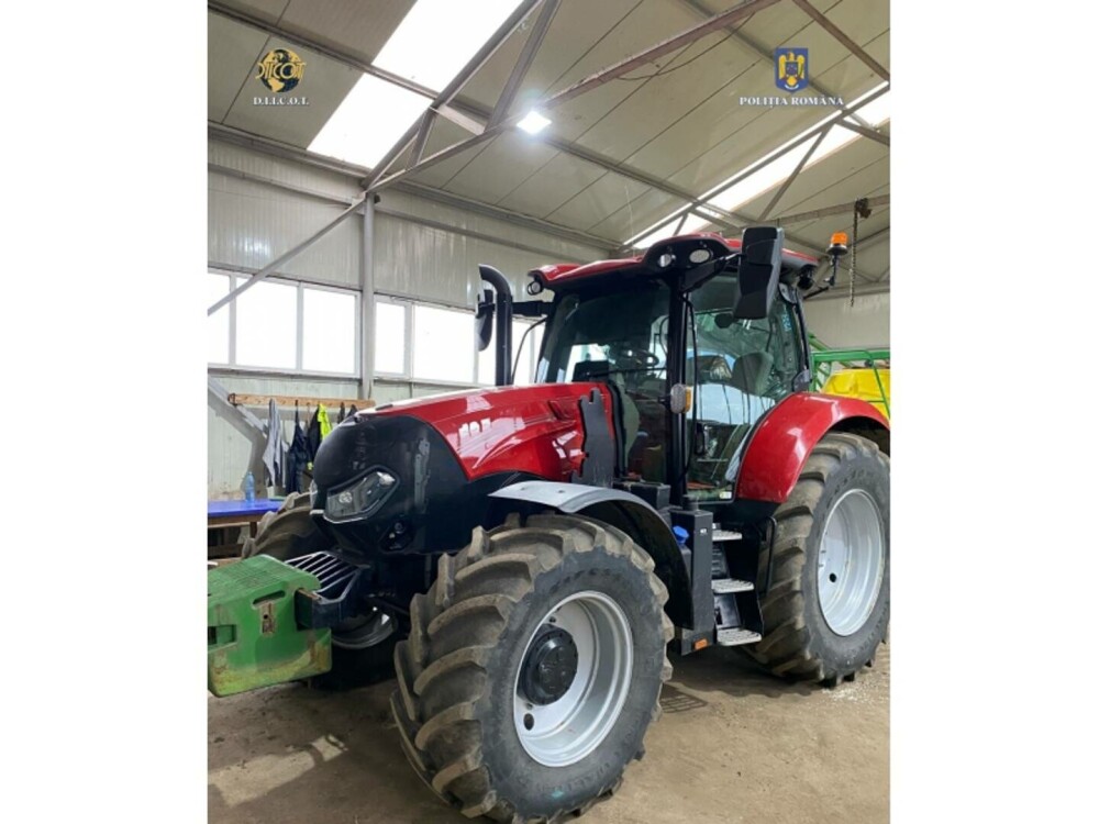 Șapte români au furat tractoare de peste 1,6 milioane de euro din Italia. Ce au descoperit anchetatorii la percheziții. FOTO - Imaginea 13