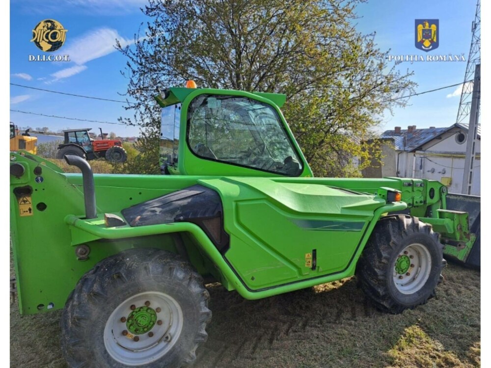 Șapte români au furat tractoare de peste 1,6 milioane de euro din Italia. Ce au descoperit anchetatorii la percheziții. FOTO - Imaginea 1