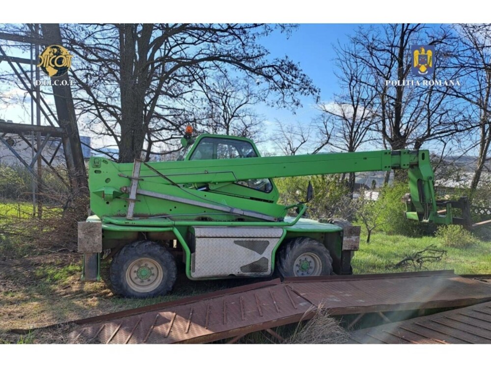 Șapte români au furat tractoare de peste 1,6 milioane de euro din Italia. Ce au descoperit anchetatorii la percheziții. FOTO - Imaginea 19