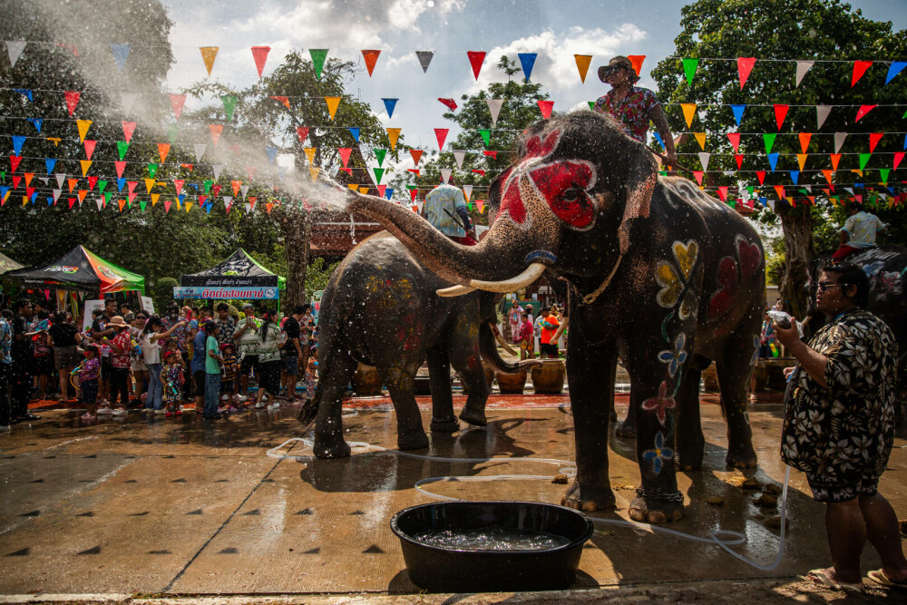 Thailanda sărbătoreşte Anul Nou cu festivalul tradiţional al apei. Ce simbolizează. GALERIE FOTO - Imaginea 1