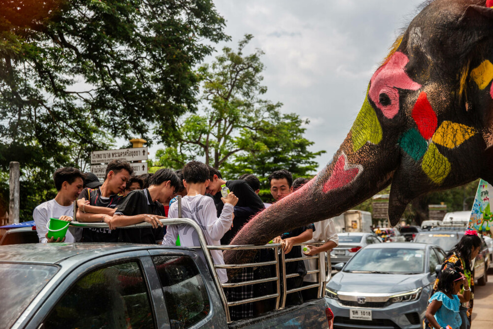 Thailanda sărbătoreşte Anul Nou cu festivalul tradiţional al apei. Ce simbolizează. GALERIE FOTO - Imaginea 2