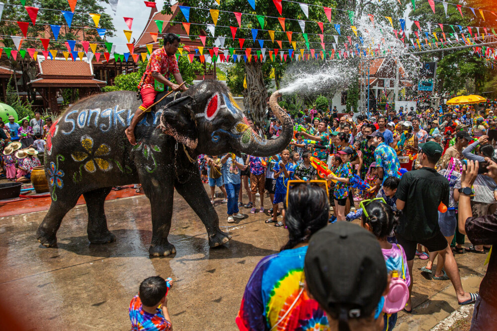 Thailanda sărbătoreşte Anul Nou cu festivalul tradiţional al apei. Ce simbolizează. GALERIE FOTO - Imaginea 3