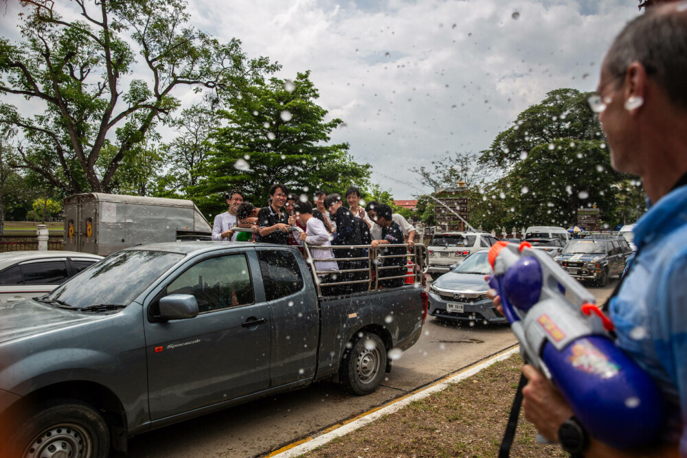 Thailanda sărbătoreşte Anul Nou cu festivalul tradiţional al apei. Ce simbolizează. GALERIE FOTO - Imaginea 11