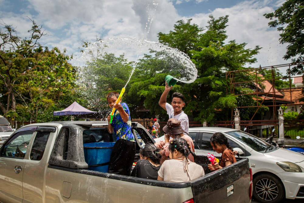 Thailanda sărbătoreşte Anul Nou cu festivalul tradiţional al apei. Ce simbolizează. GALERIE FOTO - Imaginea 12