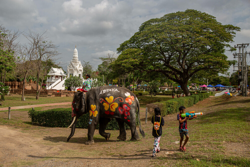 Thailanda sărbătoreşte Anul Nou cu festivalul tradiţional al apei. Ce simbolizează. GALERIE FOTO - Imaginea 15