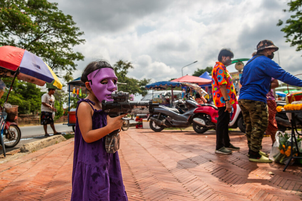 Thailanda sărbătoreşte Anul Nou cu festivalul tradiţional al apei. Ce simbolizează. GALERIE FOTO - Imaginea 16