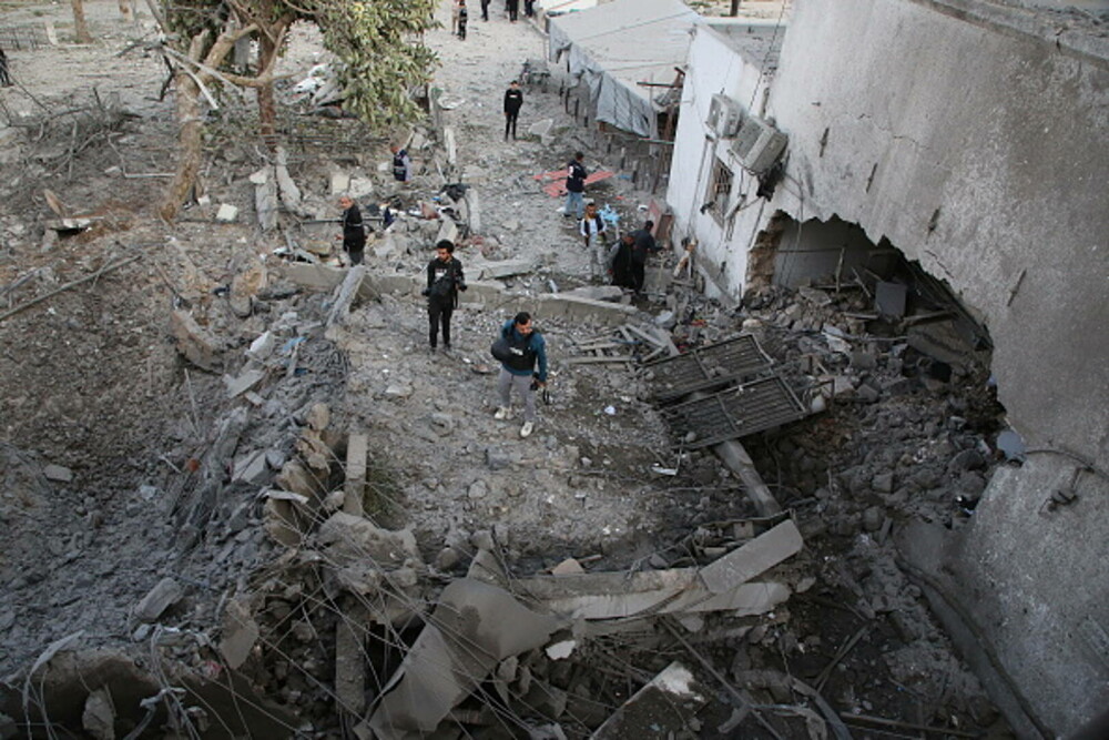 Șeful OMS acuză: Un copil a murit în Gaza, după ce Israelul a lovit spitalul Al-Ahli în care se afla. FOTO - Imaginea 4