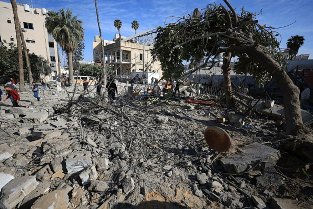 Șeful OMS acuză: Un copil a murit în Gaza, după ce Israelul a lovit spitalul Al-Ahli în care se afla. FOTO - Imaginea 11