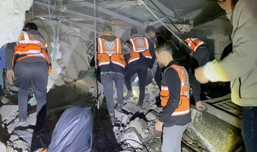 Șeful OMS acuză: Un copil a murit în Gaza, după ce Israelul a lovit spitalul Al-Ahli în care se afla. FOTO - Imaginea 14