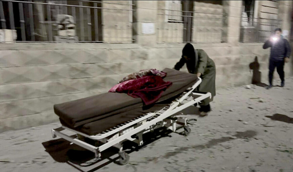 Șeful OMS acuză: Un copil a murit în Gaza, după ce Israelul a lovit spitalul Al-Ahli în care se afla. FOTO - Imaginea 16