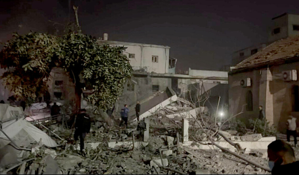 Șeful OMS acuză: Un copil a murit în Gaza, după ce Israelul a lovit spitalul Al-Ahli în care se afla. FOTO - Imaginea 18