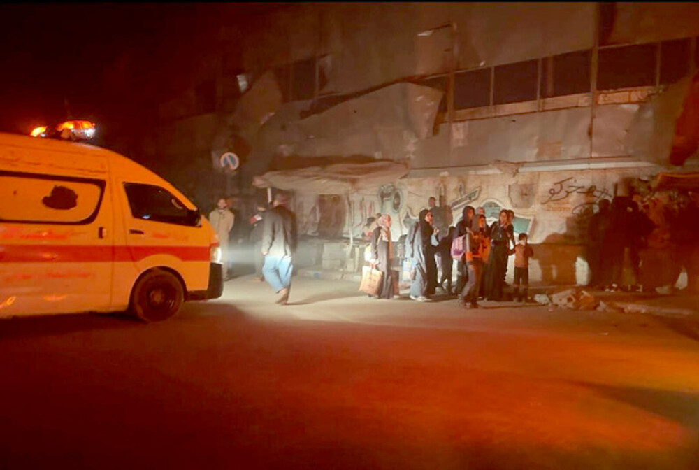 Șeful OMS acuză: Un copil a murit în Gaza, după ce Israelul a lovit spitalul Al-Ahli în care se afla. FOTO - Imaginea 20